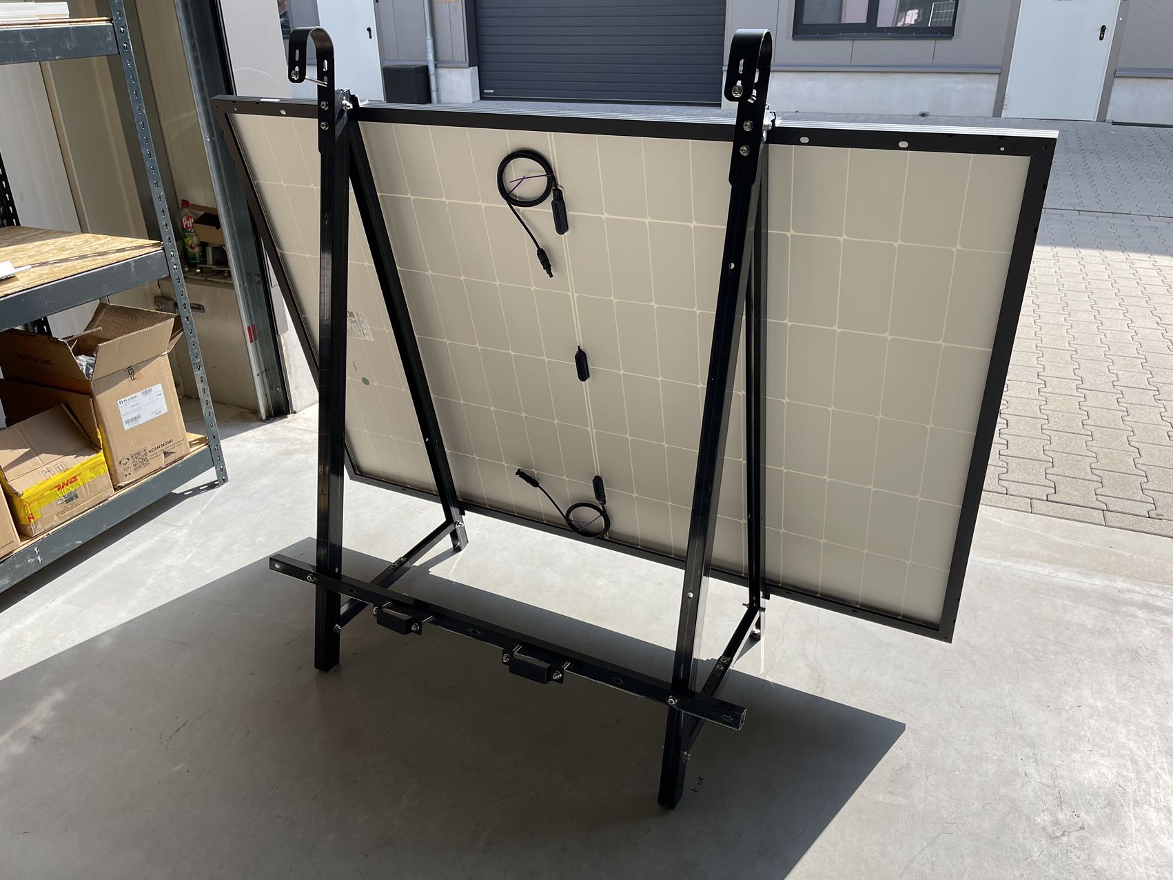 Balkonkraftwerk 880W JASolar Bifacial Glas PV Modul Full Black / 800W Deye Wechselrichter